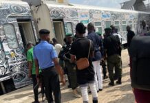 Police Escort Dies Inside Train
