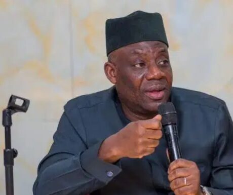 FG DANGLES ₦365M FOR SMART NIGERIANS!