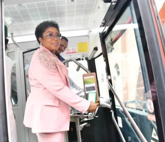 FG Rolls Out 100 Electric Buses to Ease Civil Servants’ Transport Woes