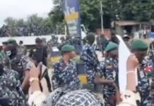 Video: OSUN ELECTION: Women Storm Police Station With Placards, Leaves